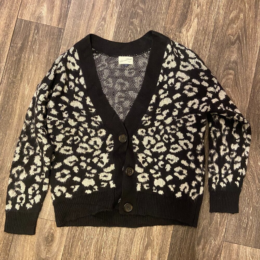 Universal Thread V-Neck Long Sleeve Cardigan Sweater Animal Print